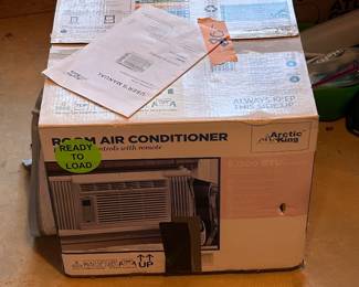 Window A/C unit looks to be new in box 