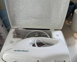 Hand mixer 