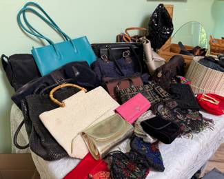 Huge Collection of Designer & Attractive Handbags