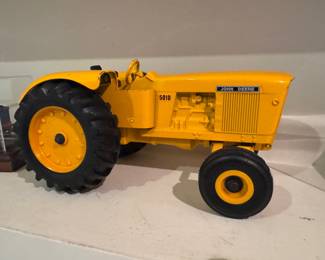 ERTL John Deere 1963 Model 5010I Industrial Yellow Tractor
