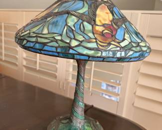 Tiffany-style Leaded Art Glass Table Lamp