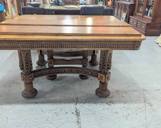 Oak Dining Table w/2 Leaves 