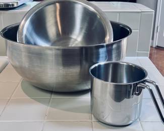 Stainless Steel Mixing Bowls and Measuring cup