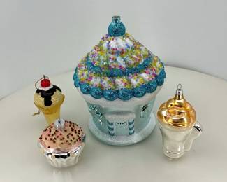 Bakery Cupcake House w Dessert Ornaments