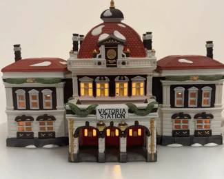  02 Dept 56 Dickens Village Victoria Station HandPainted Porcelain Building