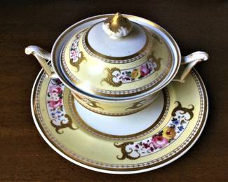 Antique Worester Porcelain Covered Bowl and Tea Plate circa 1815