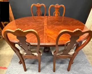 traditional polished mahogany or cherryfinish dining set