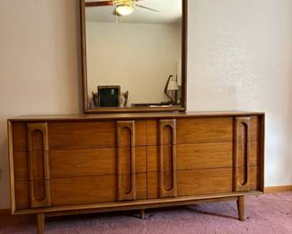 003 Lane Walnut Six Drawer Dresser