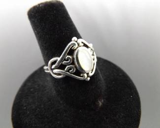 .925 Sterling Silver Inlayed Mother of Pearl Ring Size 6.75