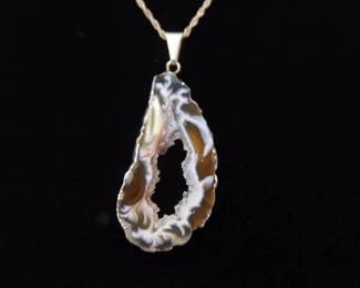 .925 Sterling Silver Agate Geode Pendant Necklace