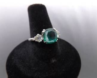 .925 Sterling Silver Emerald Crystal Ring Size 7