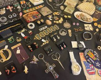 FASHION BRACELETS & BROOCHES