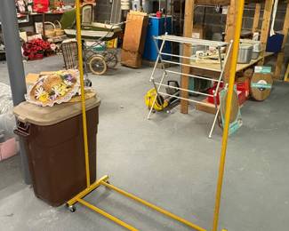 CLOTHING RACK 