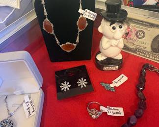 VINTAGE JEWELRY 