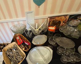 VINTAGE PYREX & FLATWARE