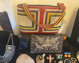 VINTAGE HANDBAGS