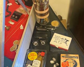 POCKET KNIVES & LIGHTERS
