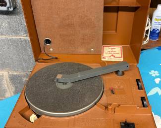 VINTAGE RECORD PLAYER 