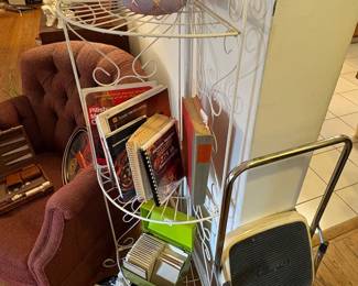 FOLDING METAL RACK & STEP LADDER