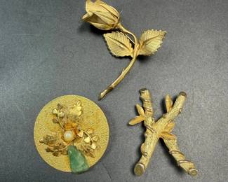 Vintage Brooches: Includes Sarah Coventry, Giovanni