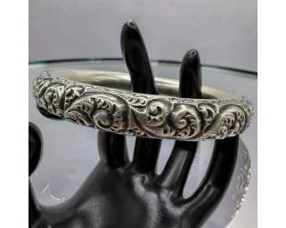 ANTIQUE VICTORIAN STERLING SILVER DONUT‑STYLE BANGLE BRACELET — LMH MONOGRAM 