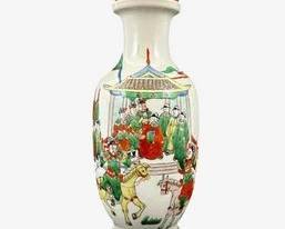 CHINESE HAND‑PAINTED PORCELAIN COVERED VASE — FAMILLE VERTE DECORATION