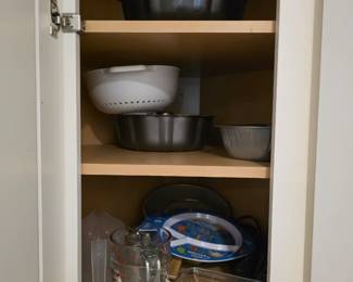 Kitchen bakeware lot with bundt pan, glass baking dishes and colander