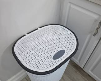 White woven-look lidded laundry hamper with dark rim