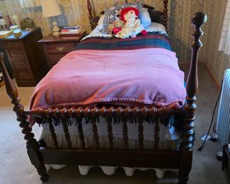 Spindle Poster Bed, possibly made by Vintage Davis Cabinet Company Co.