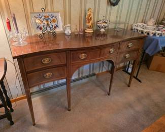 American masterpiece by Hickory, Federal-style sideboard excellent condition!