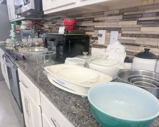 Kitchenware Collection – Pyrex, CorningWare, Bakeware, Mixing Bowls, Cookware & More