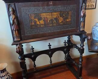 Varqueno Spanish Desk