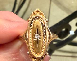 Vintage 1976 Avon "Kensington" Victorian Revival Ring
