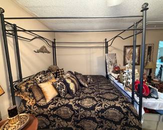Traditional style metal four-poster canopy bed frame
