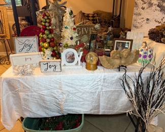 Various Holiday Decorations 