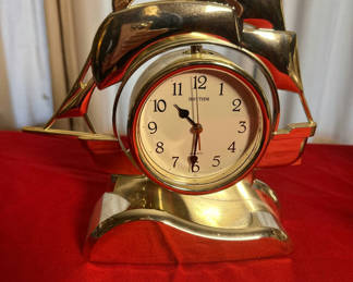 Lot 45: Rhythm Sailboat Quartz Desk Clock