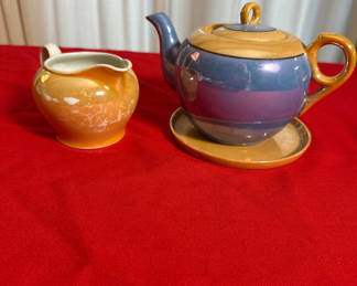 Lot 9: Glazed ceramic teapot with matching creamer and lid