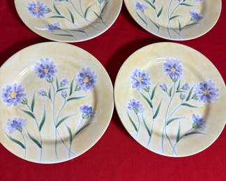 Lot 11: Thailand -Set of Four Hand-Painted Floral Plates