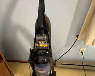 Lot 108: Bissell CleanView II Bagless Upright Vacuum Cleaner