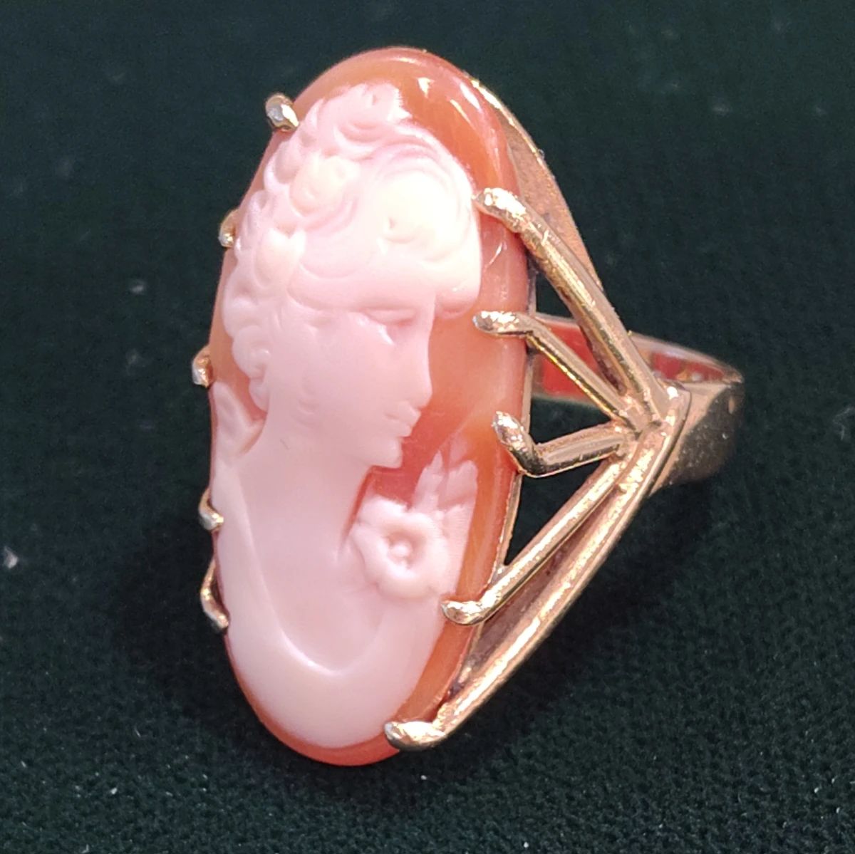Great statement ring vintage 14kt gold cameo