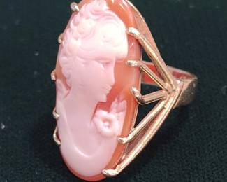 Great statement ring  vintage 14kt gold cameo 