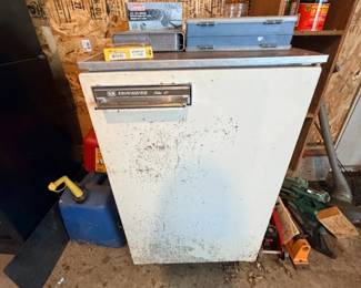 Frigidaire compact refrigerator