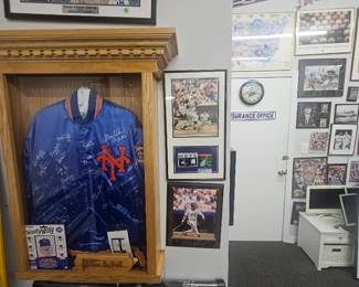 1986 NY METS TEAMED SIGNED JACKET IN BEAUTIFUL OAK SHOWCASE