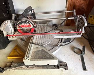Delta sliding compound miter saw