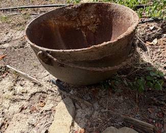 cast iron cauldron, with bail