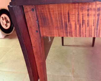 drop-leaf table, plank drops