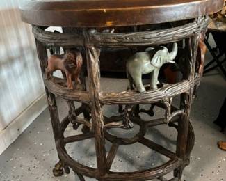 BIG GAME ACCENT TABLE