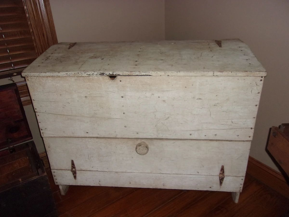 Large Primitive Meal Bin