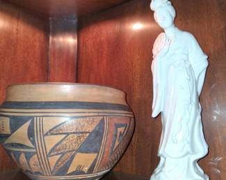 Hopi vase . Chinese blanc de Chin 55.00
