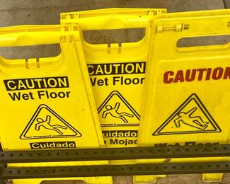 LOT # 060  - LOT/3 "WET FLOOR" SIGNS